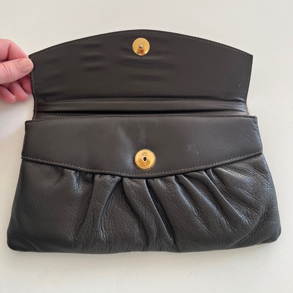 VINTAGE Small Leather Clutch Gathered Front Detail Envelope Style Made Canada - Picture 5 of 17